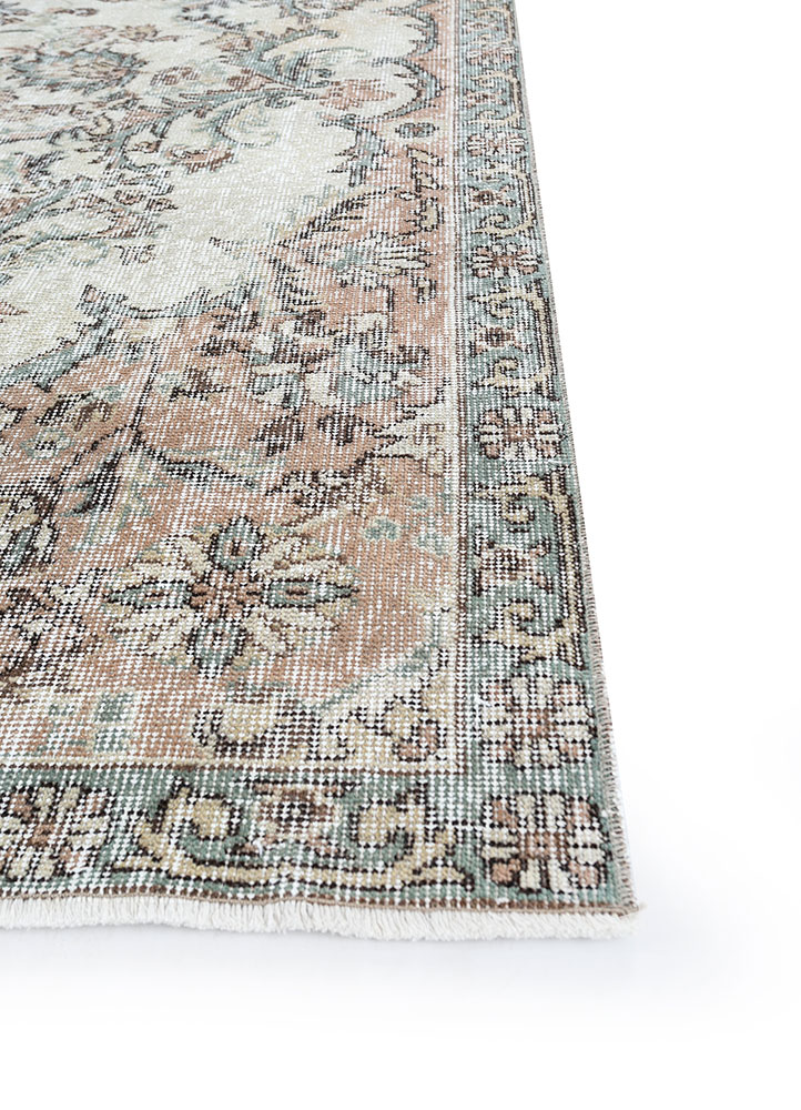 vintage beige and brown wool hand knotted Rug - Corner