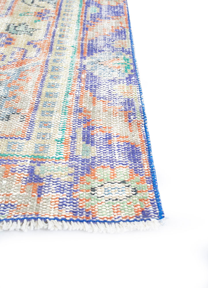 vintage multi wool hand knotted Rug - Corner