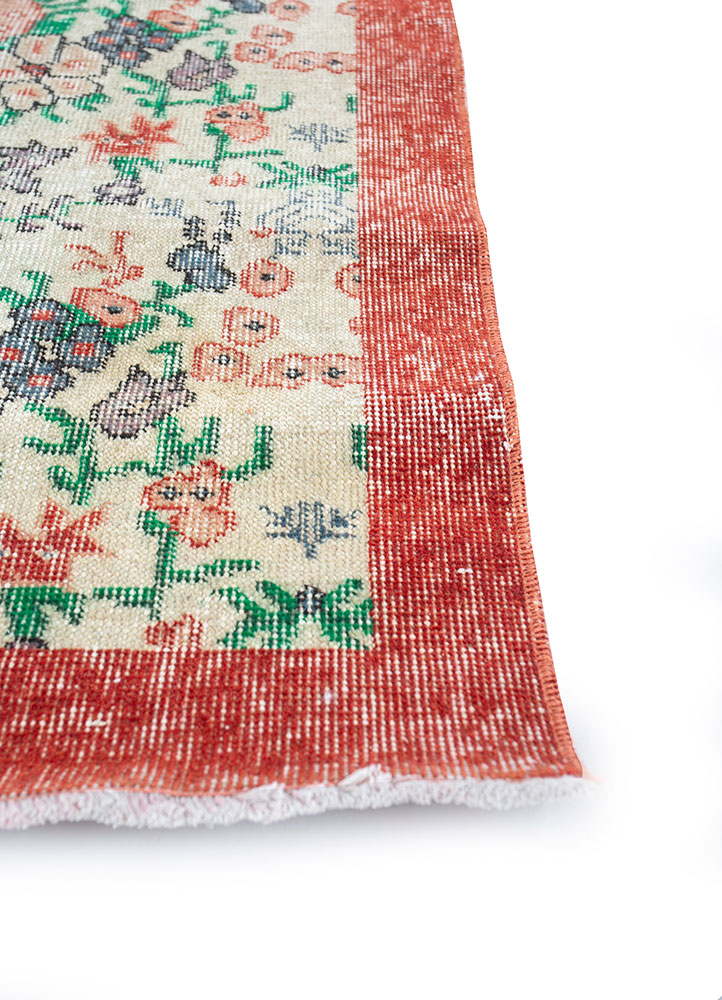 vintage red and orange wool hand knotted Rug - Corner
