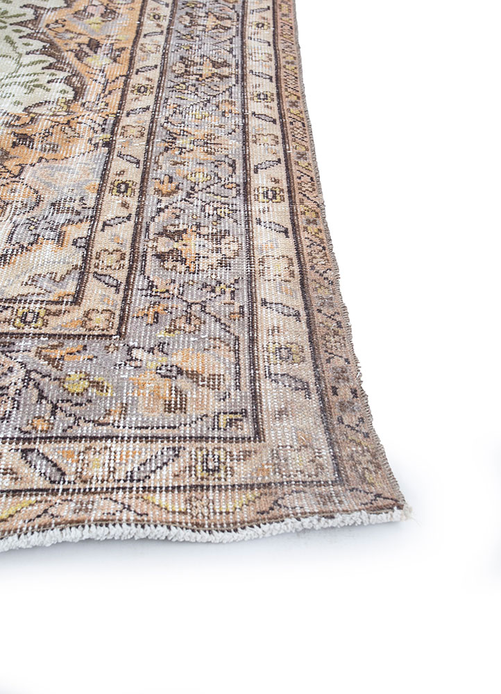 vintage beige and brown wool hand knotted Rug - Corner