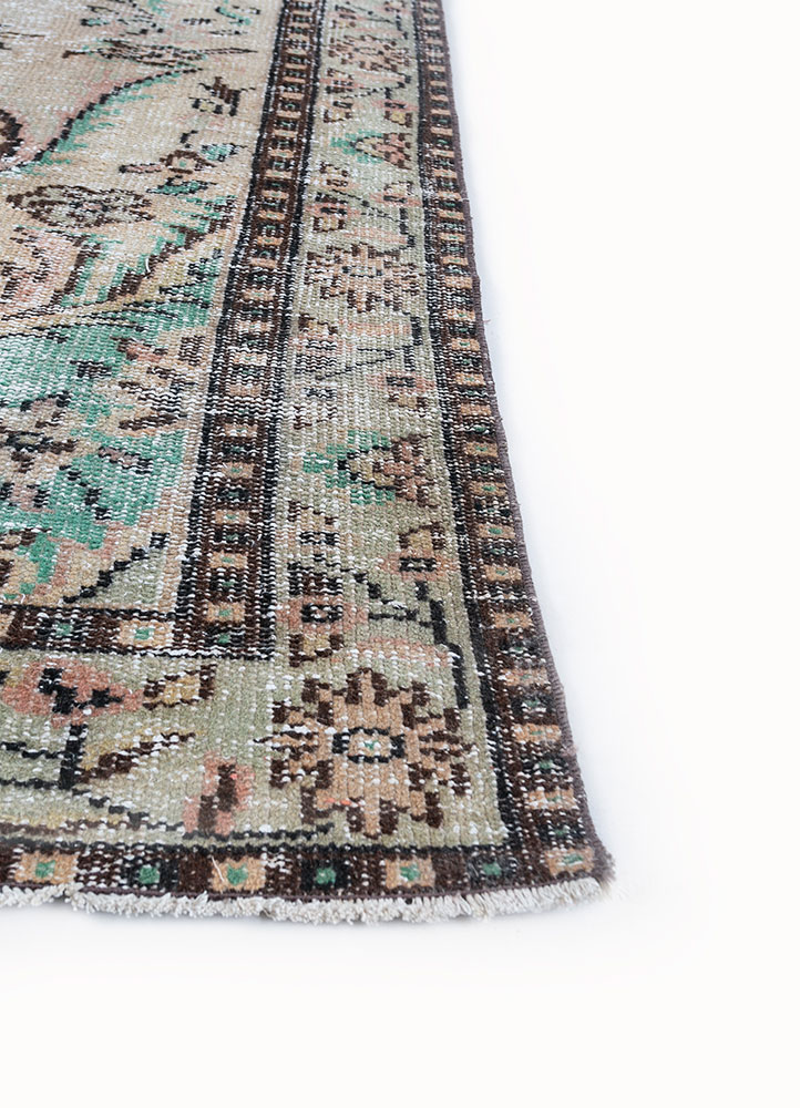 vintage beige and brown wool hand knotted Rug - Corner