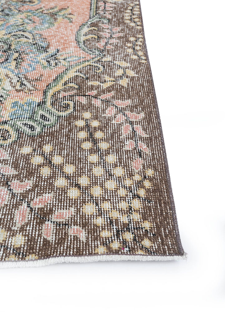 vintage beige and brown wool hand knotted Rug - Corner