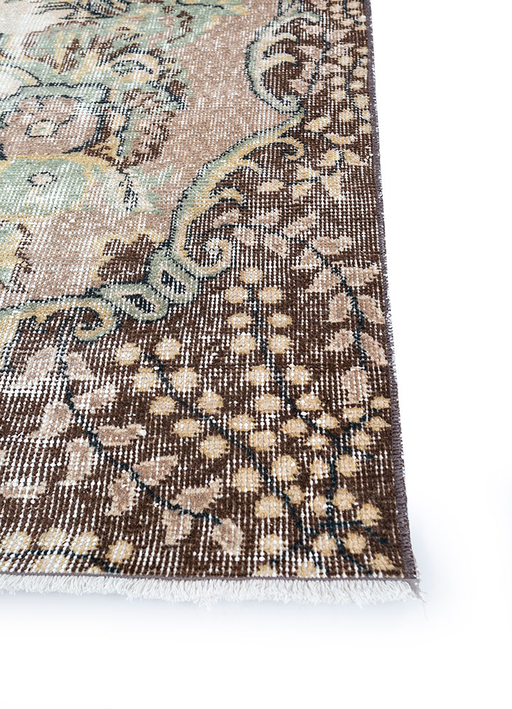 vintage beige and brown wool hand knotted Rug - Corner