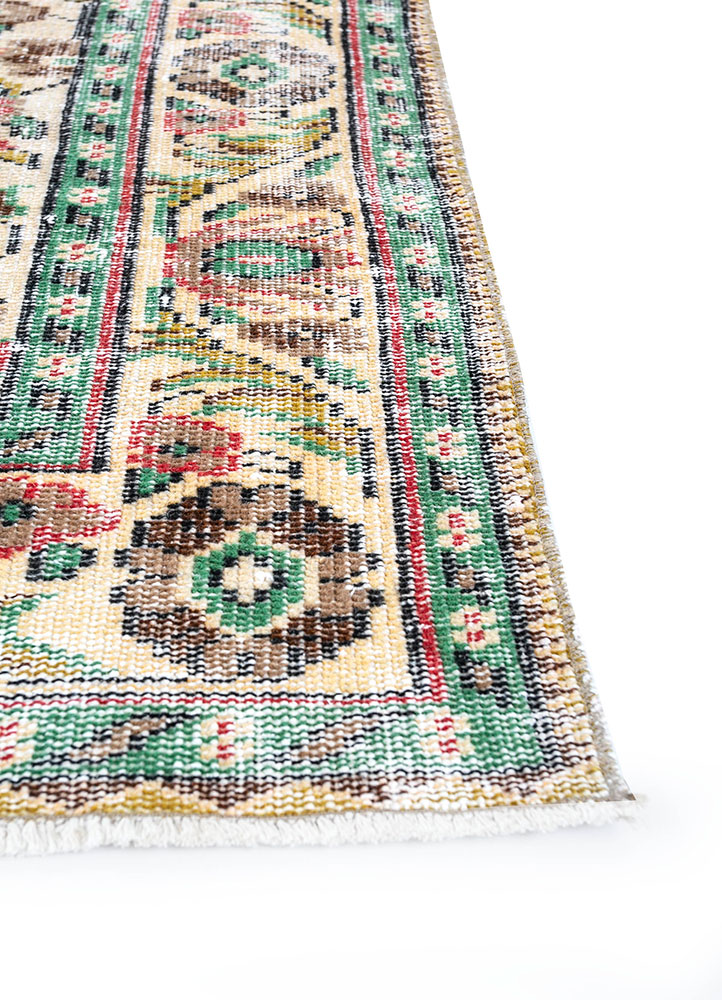 vintage beige and brown wool hand knotted Rug - Corner