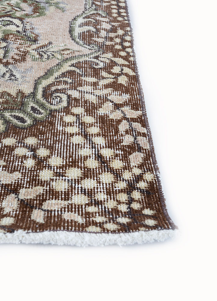 vintage beige and brown wool hand knotted Rug - Corner