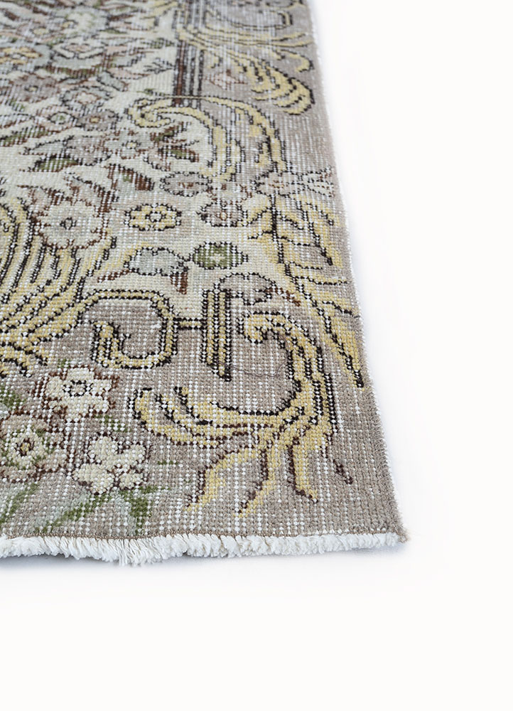 vintage beige and brown wool hand knotted Rug - Corner
