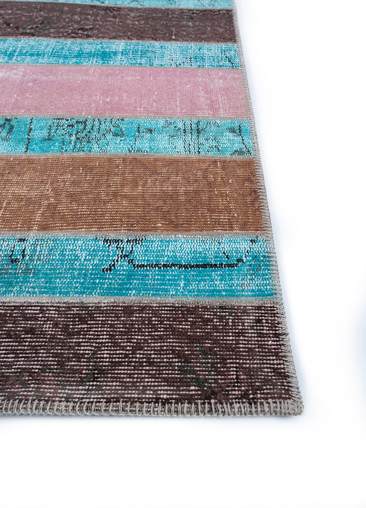 provenance blue wool hand knotted Rug - Corner