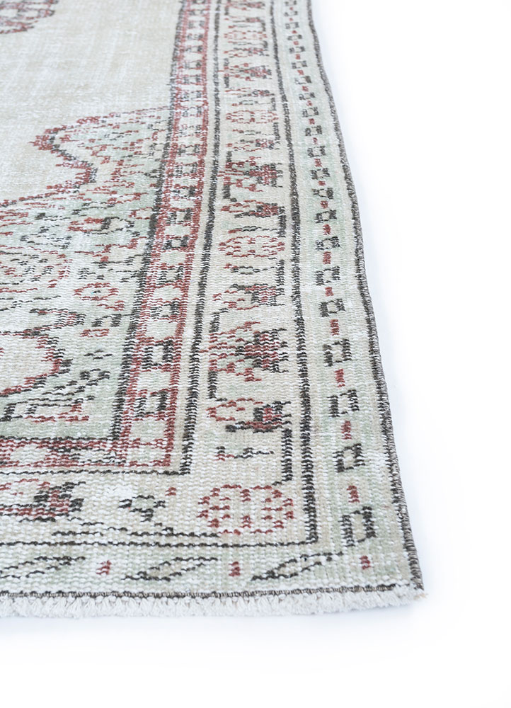 vintage beige and brown wool hand knotted Rug - Corner