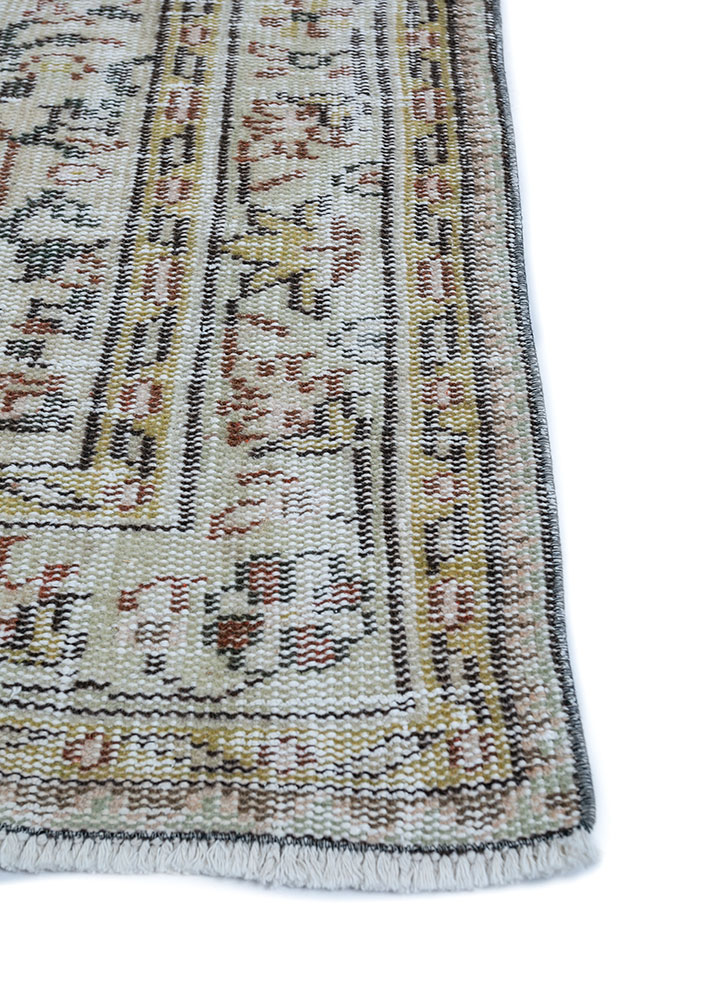 vintage beige and brown wool hand knotted Rug - Corner