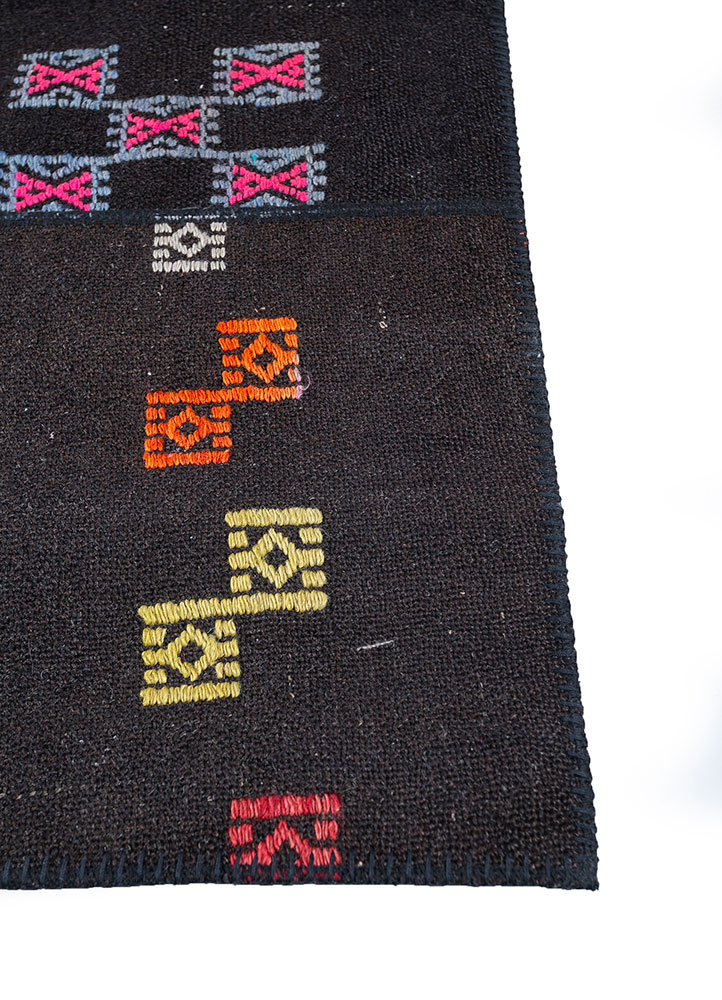 provenance grey and black wool hand knotted Rug - Corner