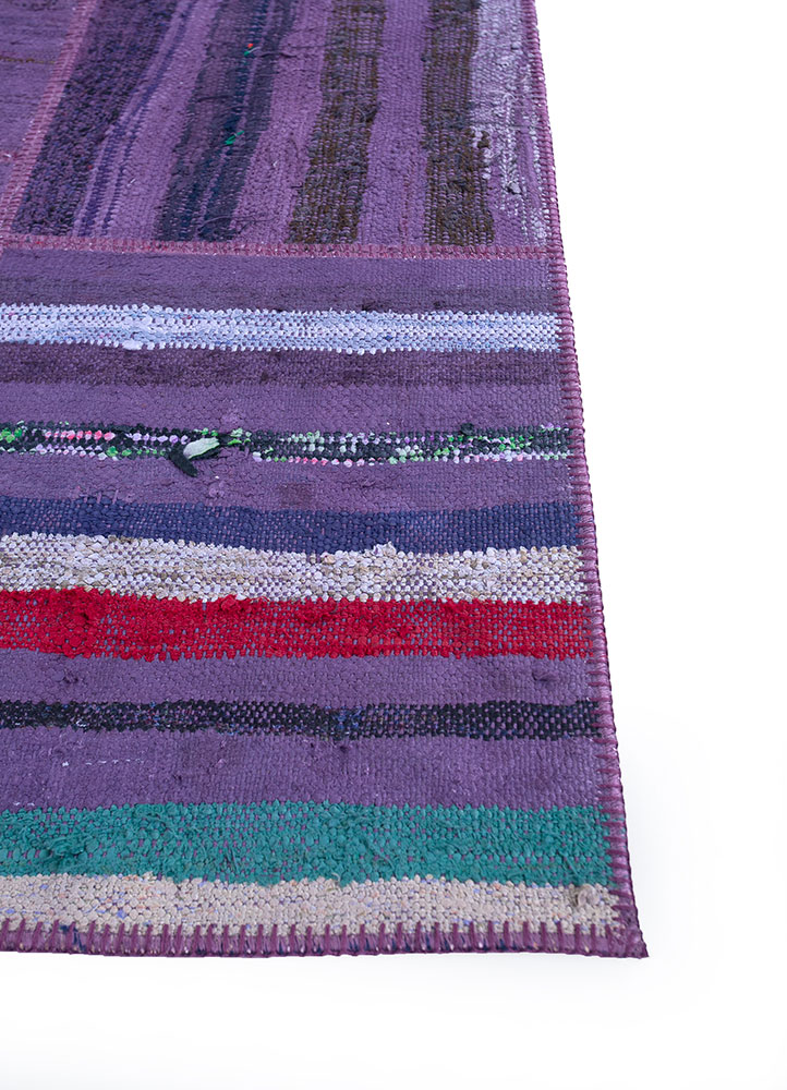 provenance pink and purple wool hand knotted Rug - Corner