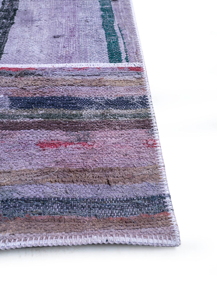 provenance pink and purple wool hand knotted Rug - Corner