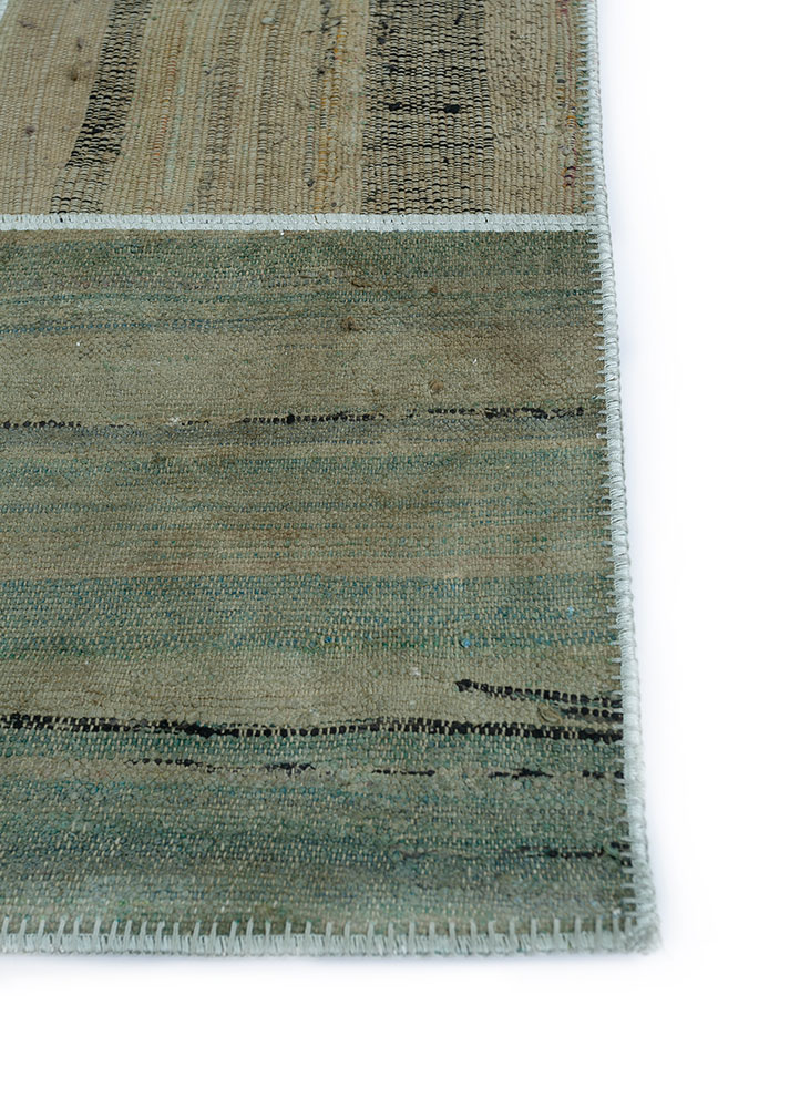provenance green wool hand knotted Rug - Corner