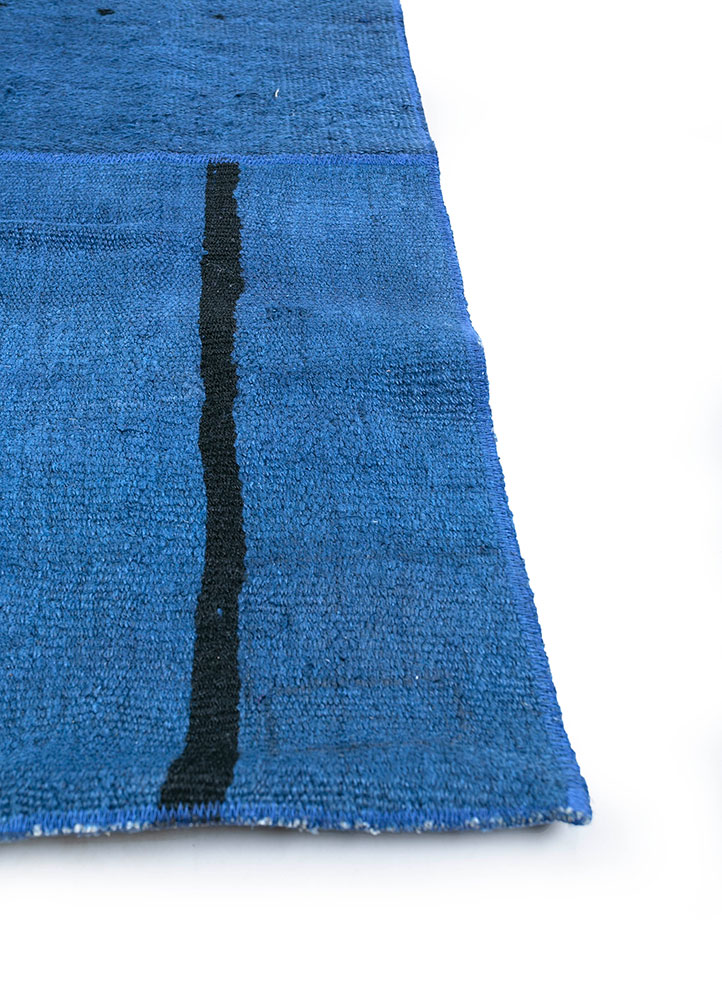 provenance blue wool hand knotted Rug - Corner