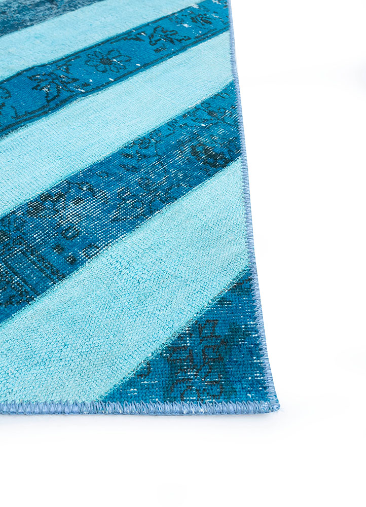 provenance blue wool hand knotted Rug - Corner