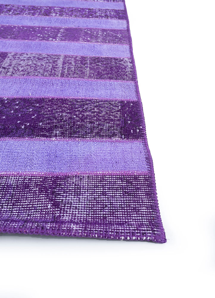 provenance pink and purple wool hand knotted Rug - Corner