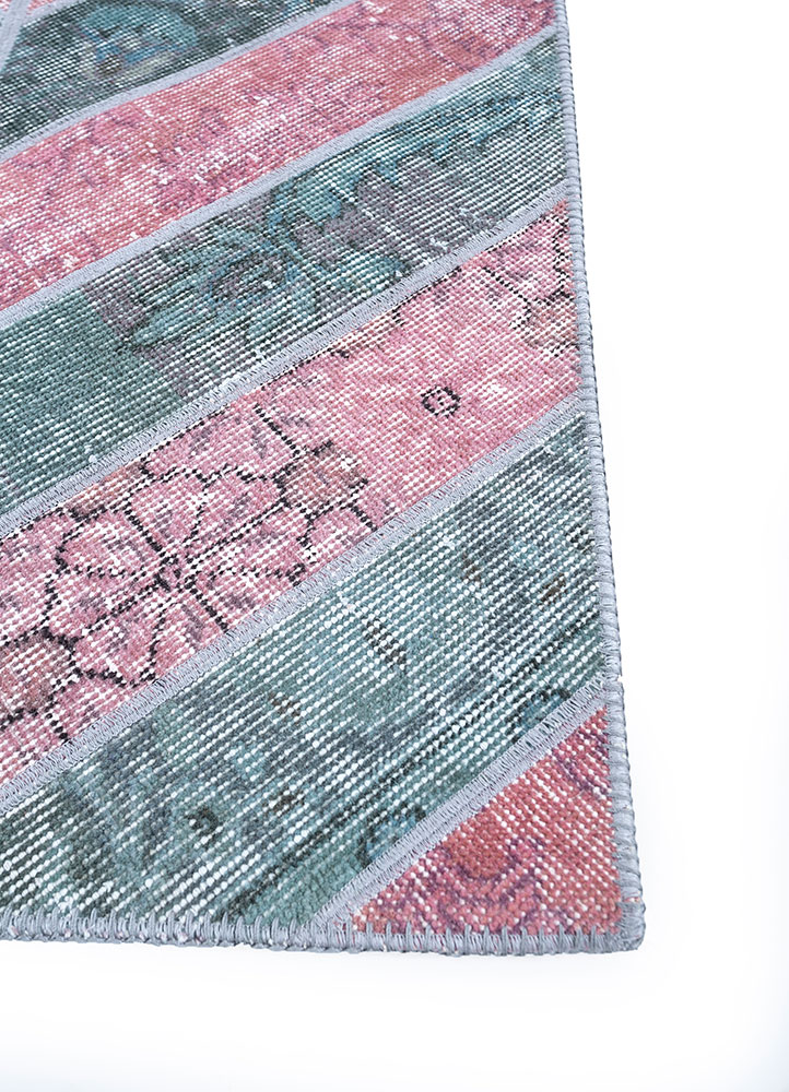 provenance pink and purple wool hand knotted Rug - Corner