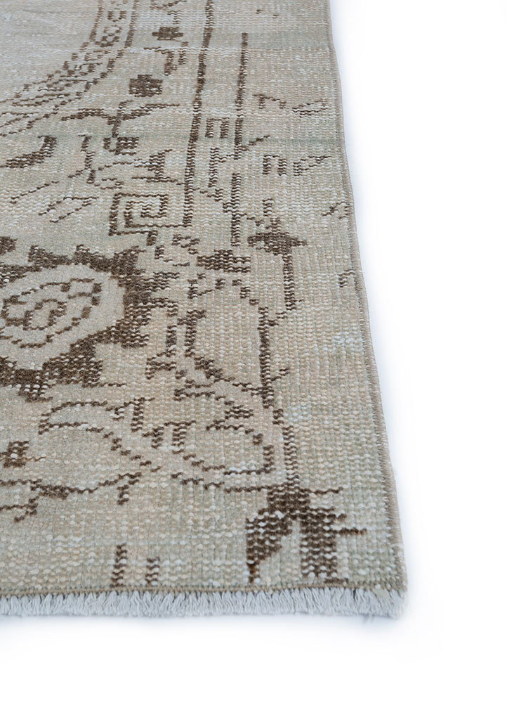 vintage beige and brown wool hand knotted Rug - Corner