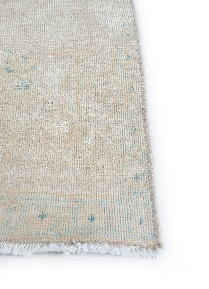 aalam ivory wool hand knotted Rug - Corner