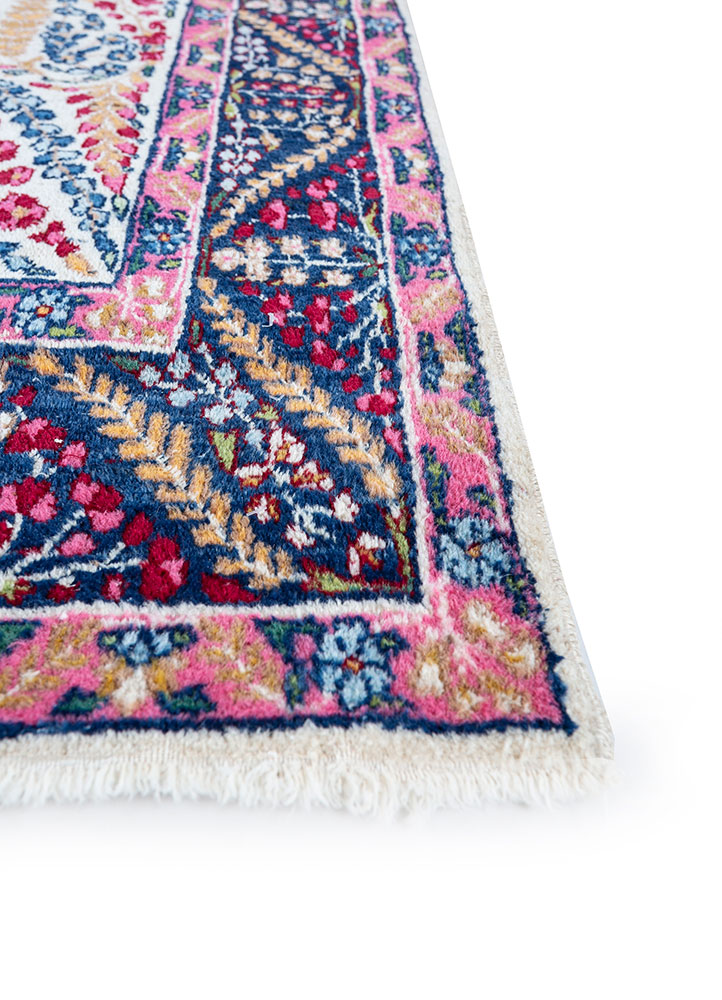 gulmarg multi wool hand knotted Rug - Corner