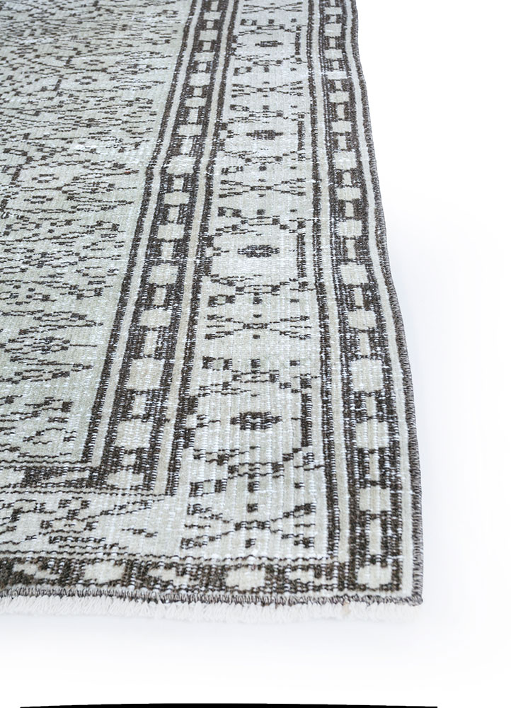 vintage grey and black wool hand knotted Rug - Corner