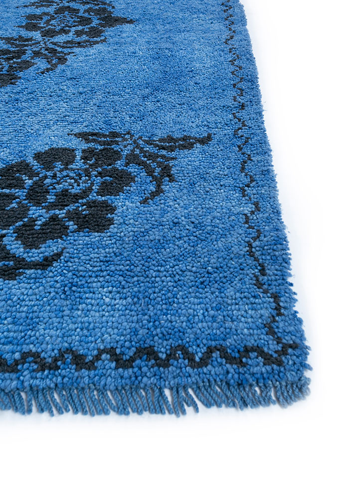 lacuna blue wool hand knotted Rug - Corner