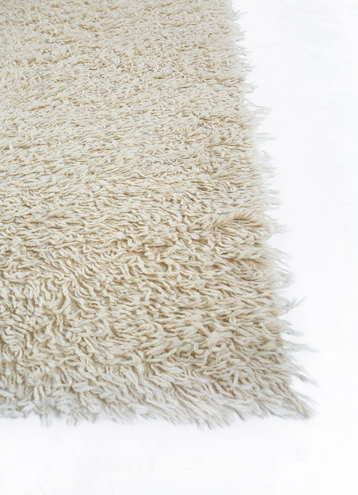 zuri ivory wool hand knotted Rug - Corner