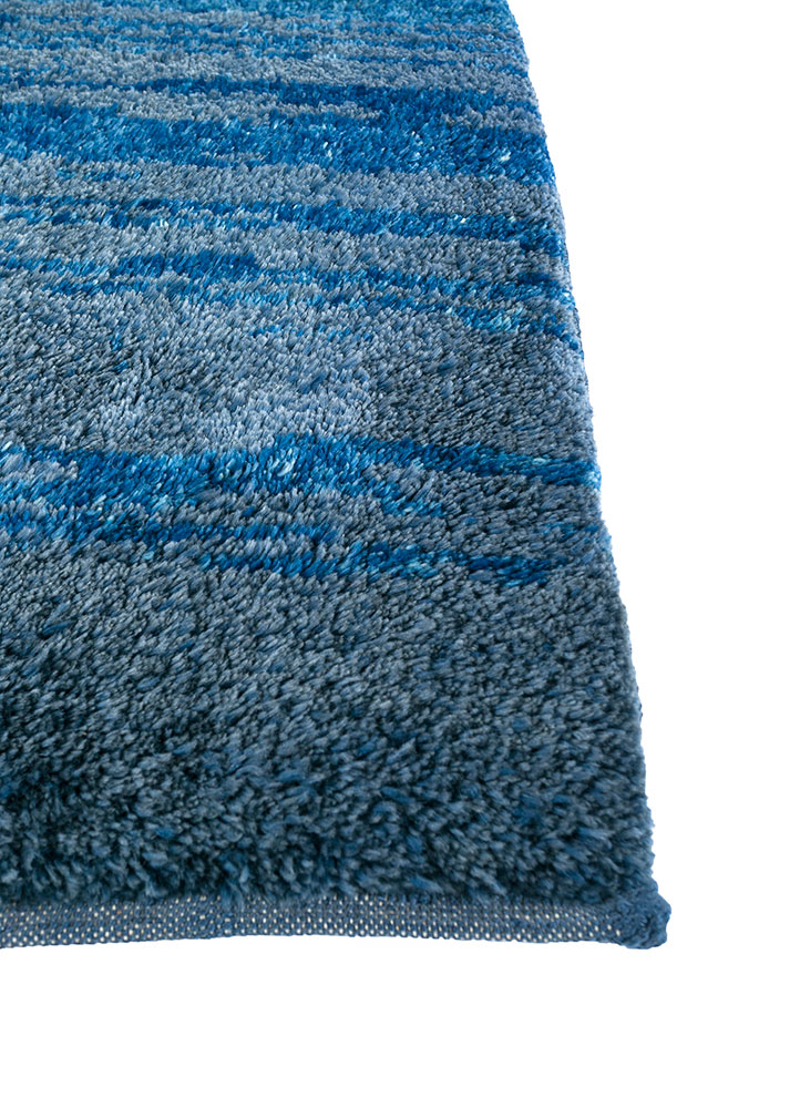 zuri blue wool hand knotted Rug - Corner
