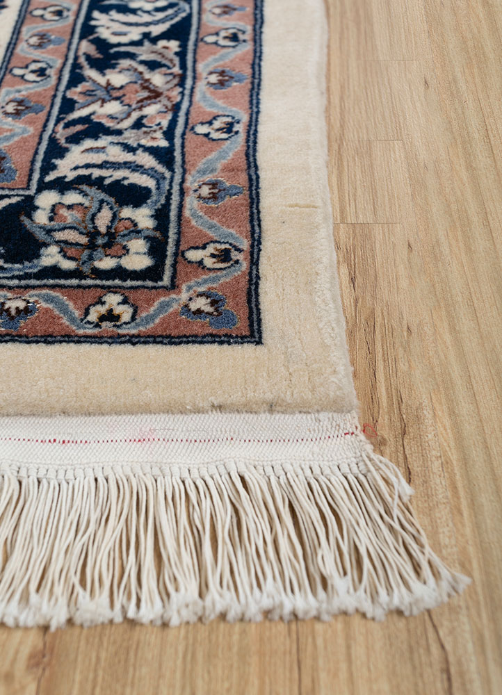aalam ivory wool hand knotted Rug - Corner
