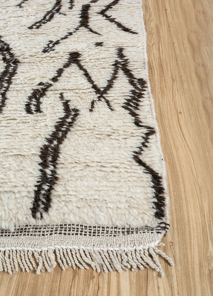 zuri ivory wool hand knotted Rug - Corner