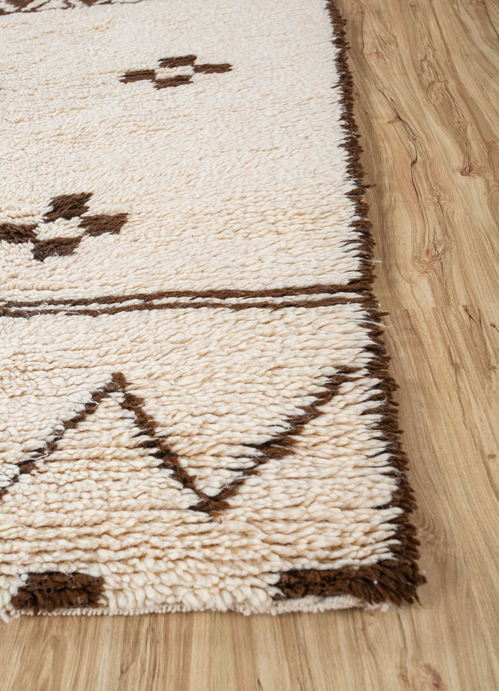 zuri ivory wool hand knotted Rug - Corner