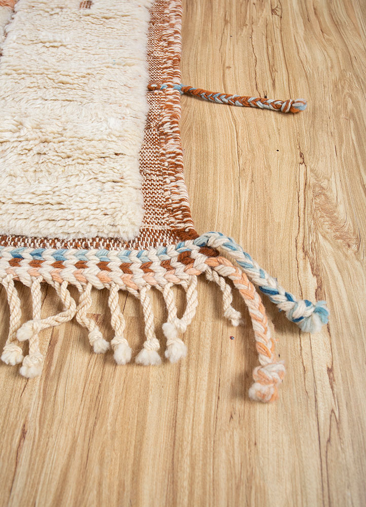 zuri ivory wool hand knotted Rug - Corner