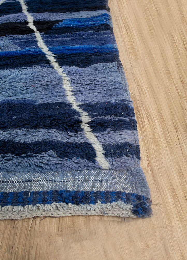 zuri blue wool hand knotted Rug - Corner