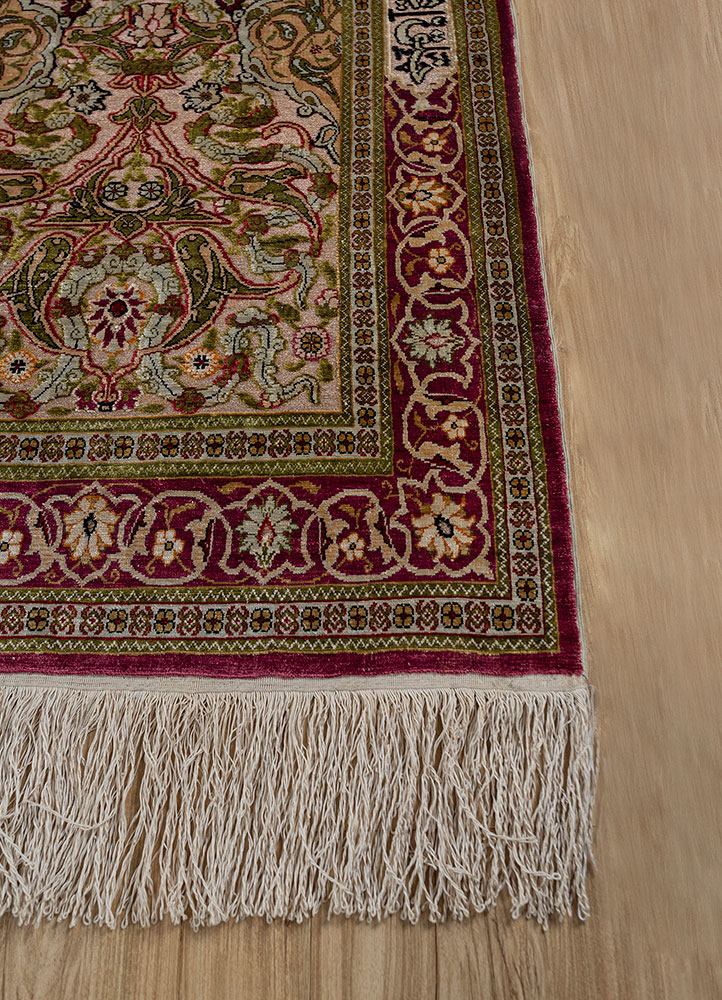 gulmarg gold silk hand knotted Rug - Corner