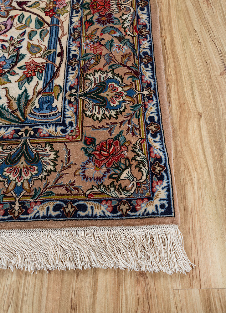 gulmarg ivory wool and silk hand knotted Rug - Corner