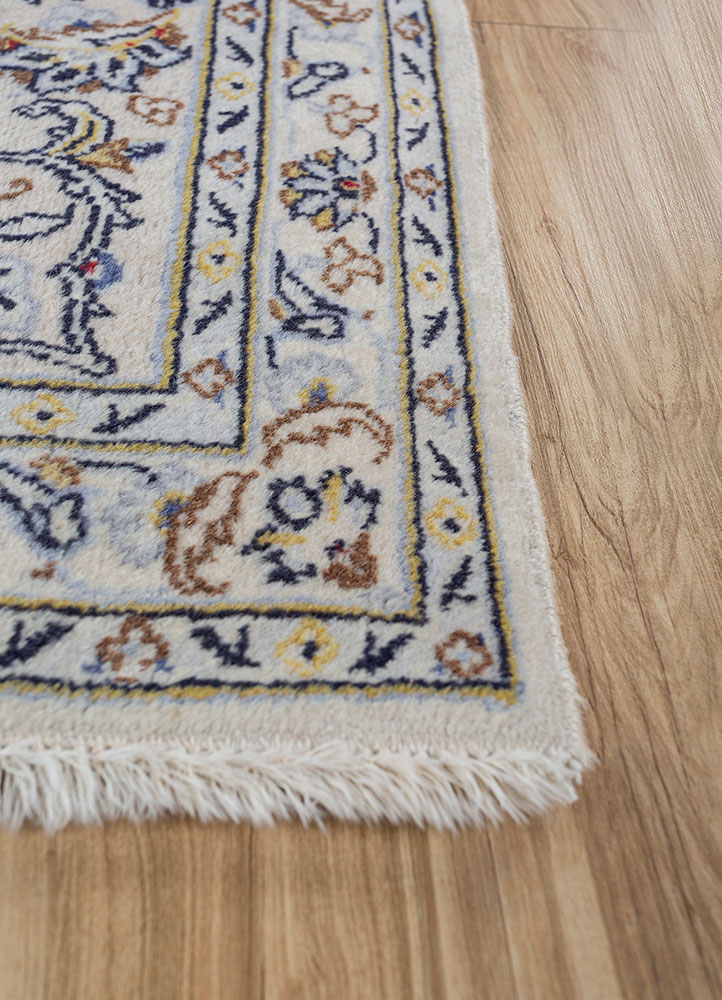 aalam ivory wool hand knotted Rug - Corner