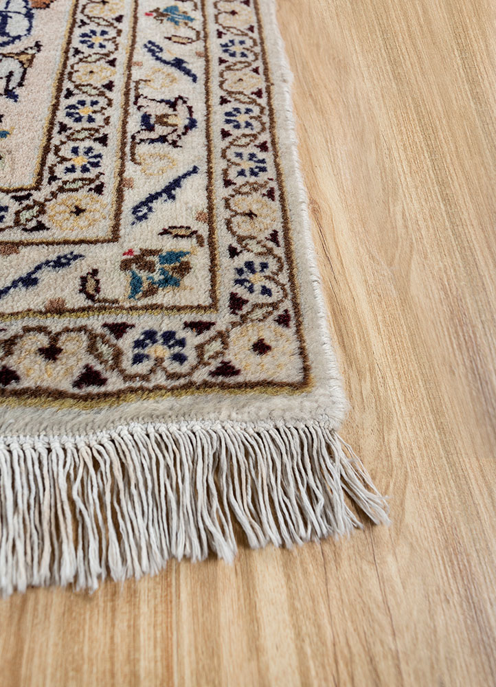 aalam ivory wool hand knotted Rug - Corner