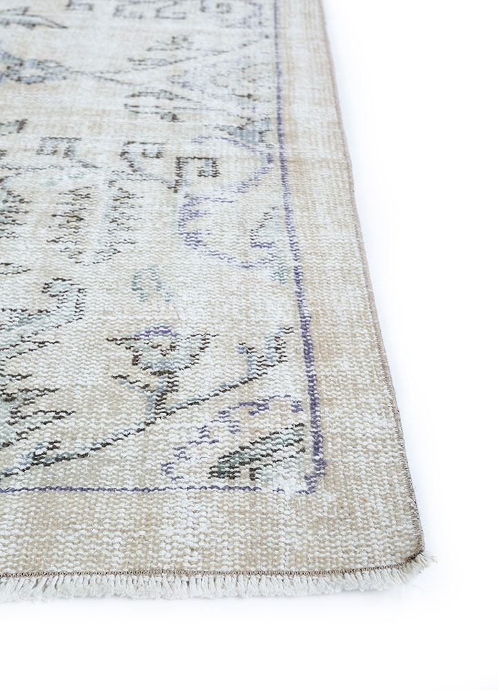 vintage beige and brown wool hand knotted Rug - Corner
