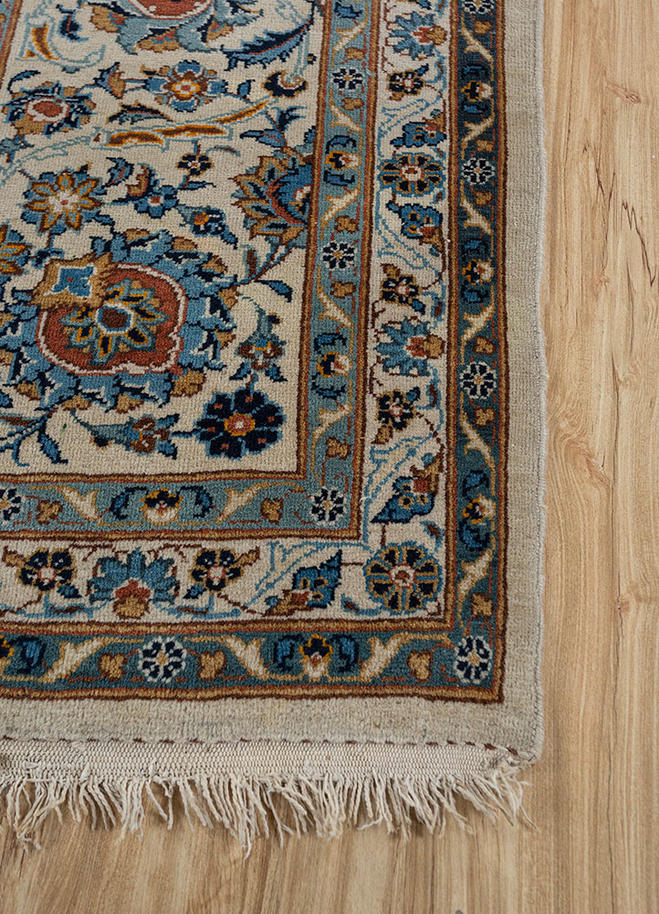 aalam ivory wool hand knotted Rug - Corner