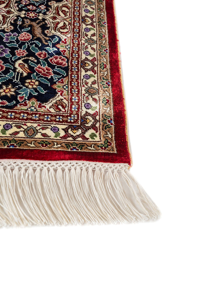 gulmarg ivory silk hand knotted Rug - Corner