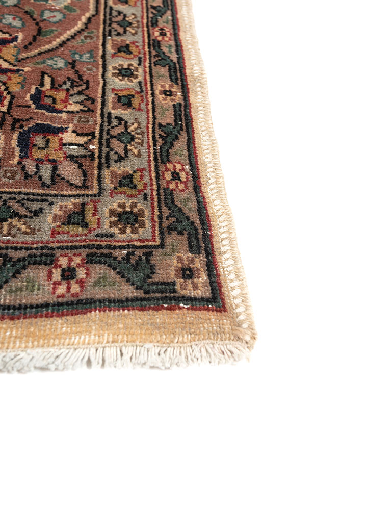 aalam ivory wool hand knotted Rug - Corner