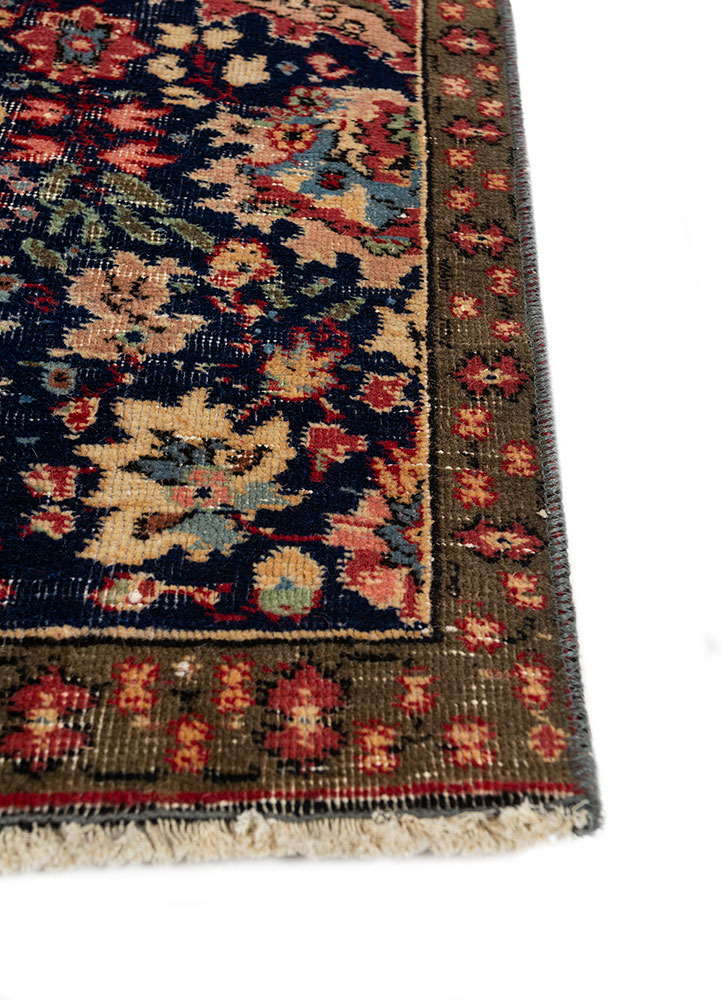aalam gold wool hand knotted Rug - Corner