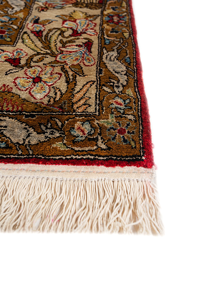 gulmarg gold silk hand knotted Rug - Corner