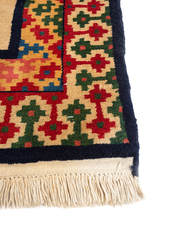 aalam gold wool hand knotted Rug - Corner