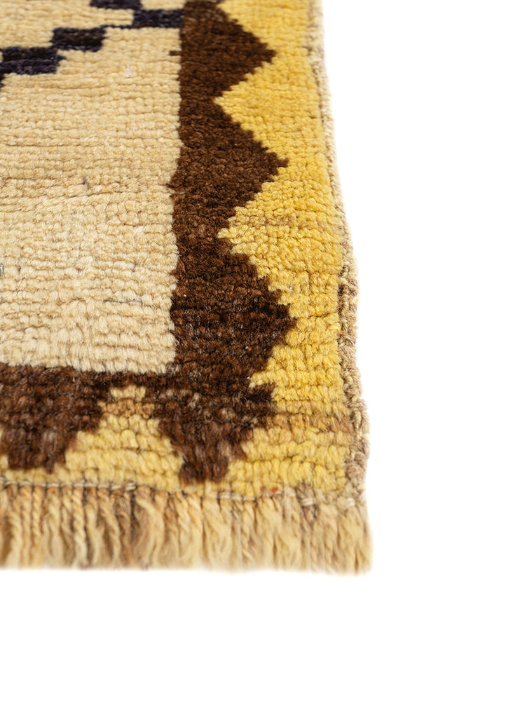 zuri ivory wool hand knotted Rug - Corner