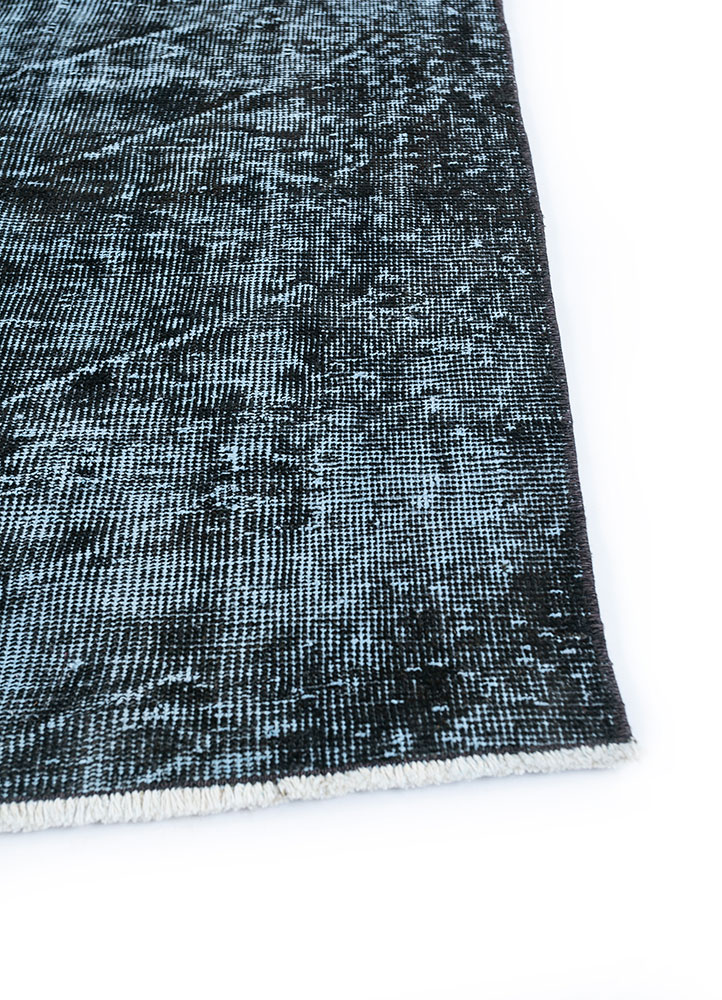 lacuna grey and black wool hand knotted Rug - Corner