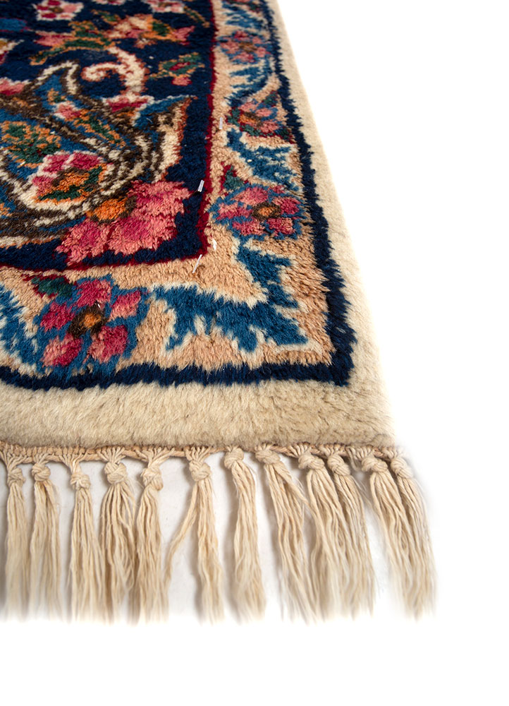 aalam ivory wool hand knotted Rug - Corner