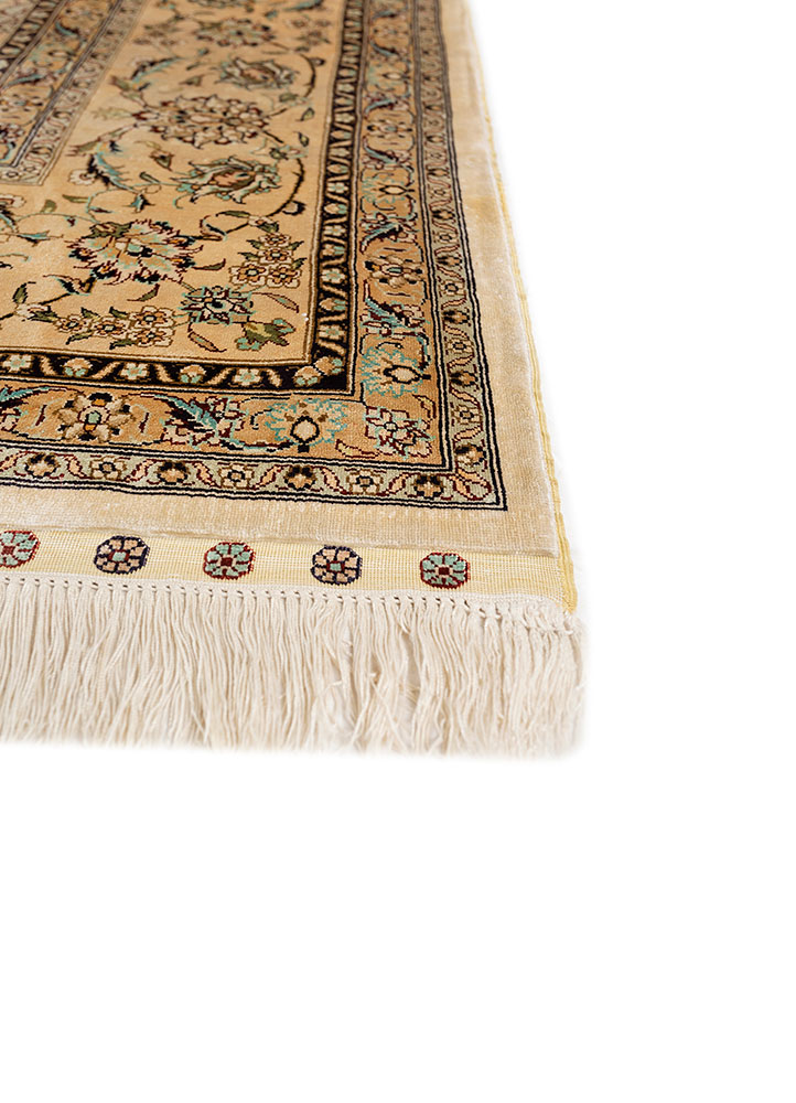 aalam gold wool hand knotted Rug - Corner