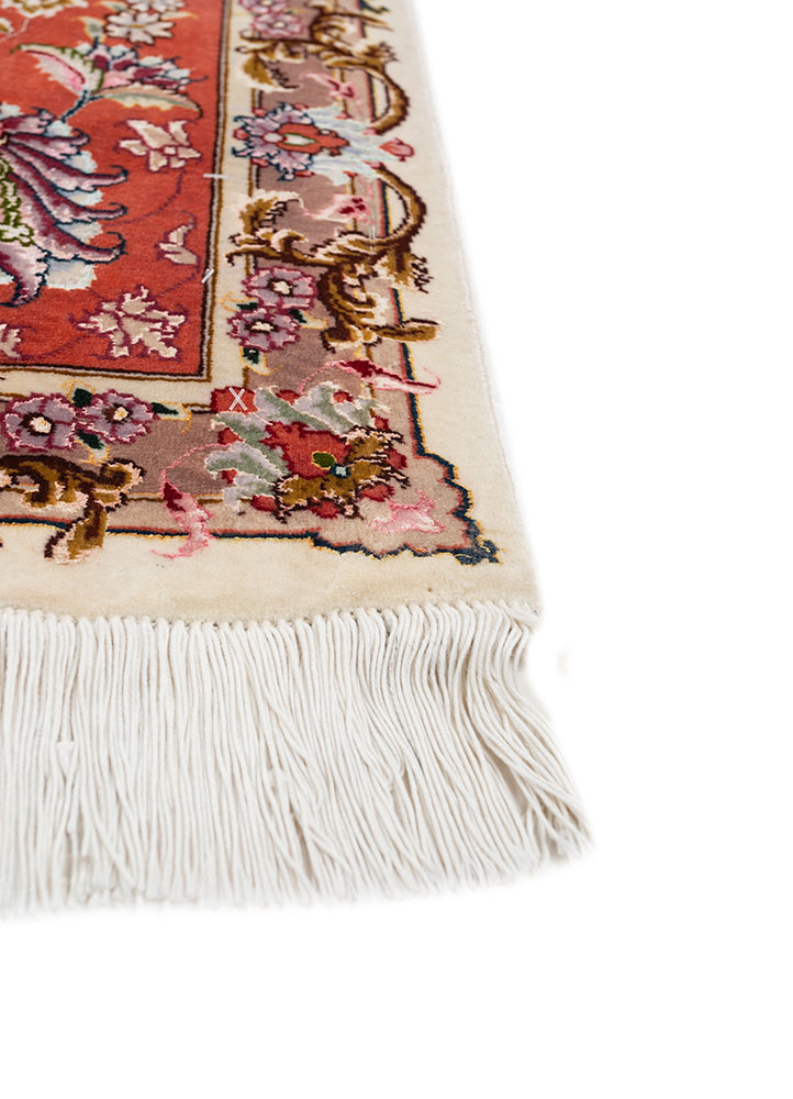 aalam ivory wool hand knotted Rug - Corner