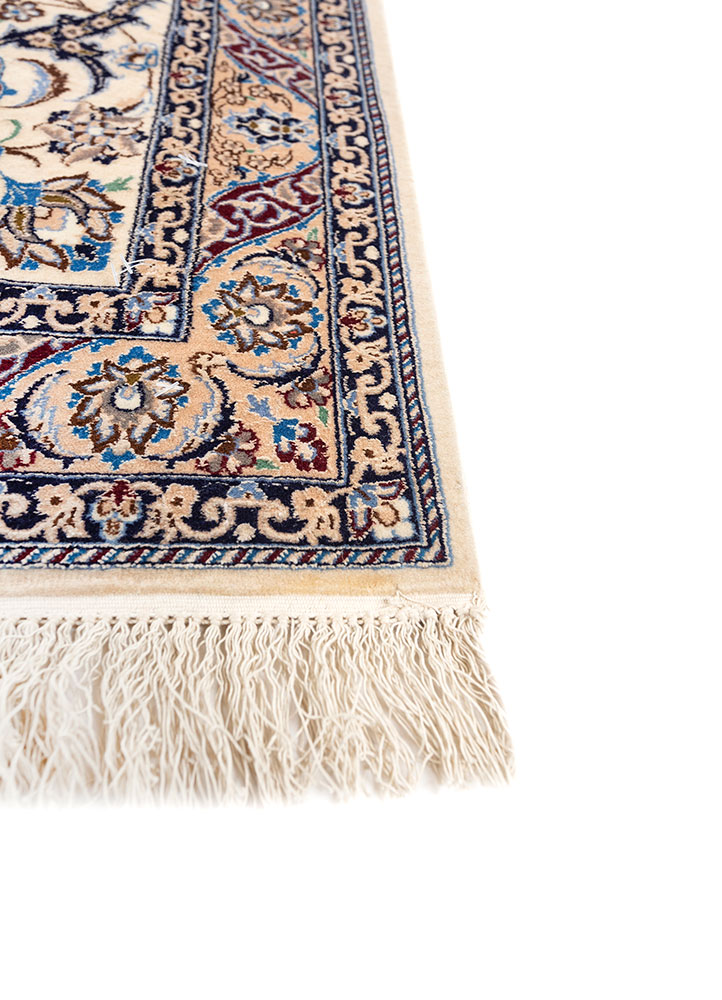 aalam ivory wool hand knotted Rug - Corner